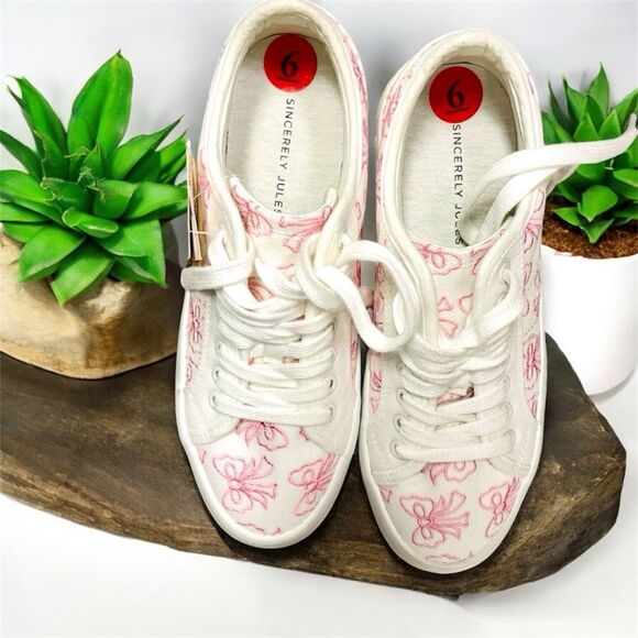 NWT Gorgeous SINCERELY JULES 6 Canvas White & Pink Bow Print COQUETTE Sneakers - Picture 12 of 12
